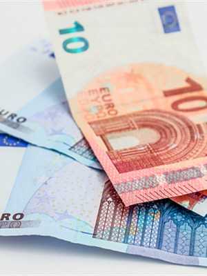 妇女节这一天，谁在地铁上脱下了女孩的衣服？ 